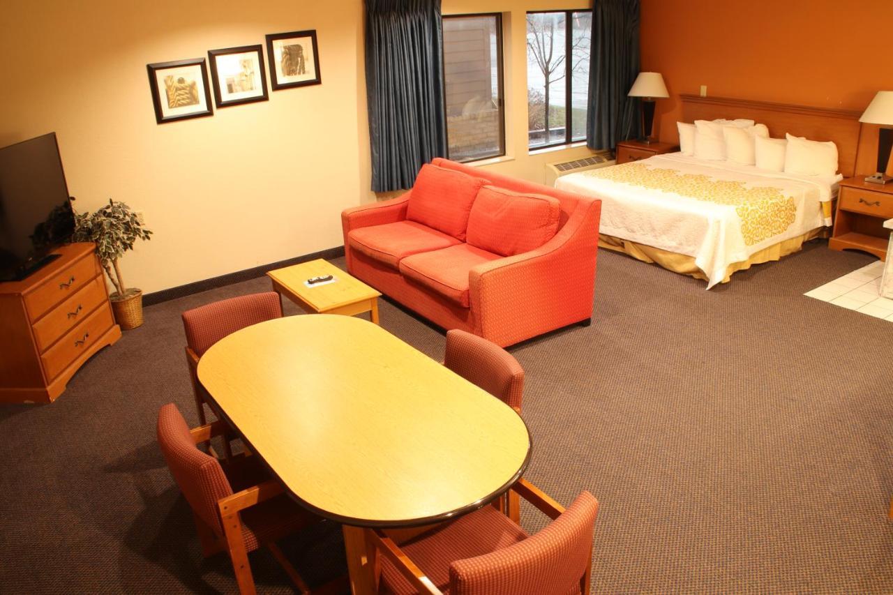 Days Inn By Wyndham Black River Falls - Access To Atv Trail Dış mekan fotoğraf