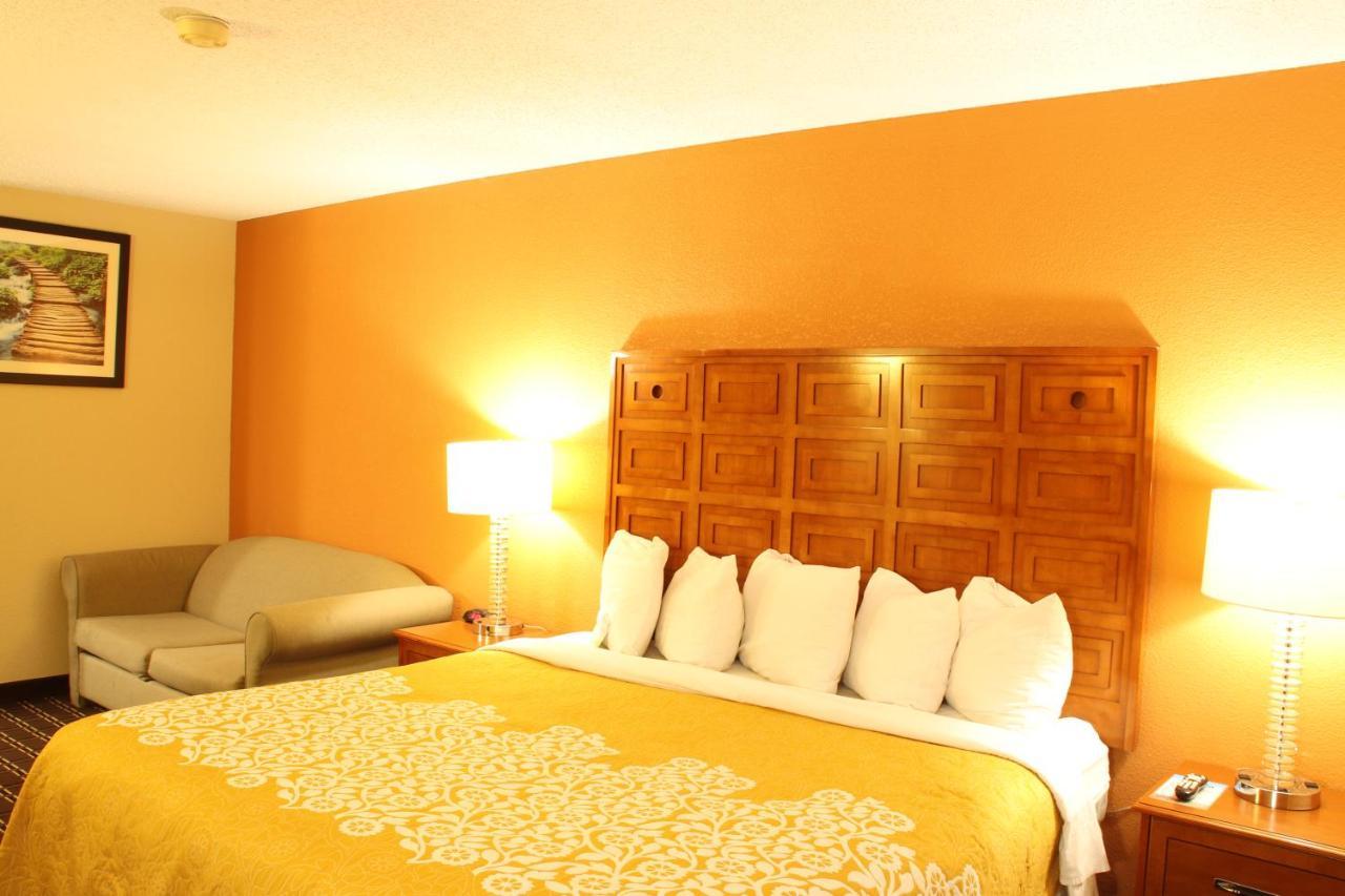 Days Inn By Wyndham Black River Falls - Access To Atv Trail Dış mekan fotoğraf