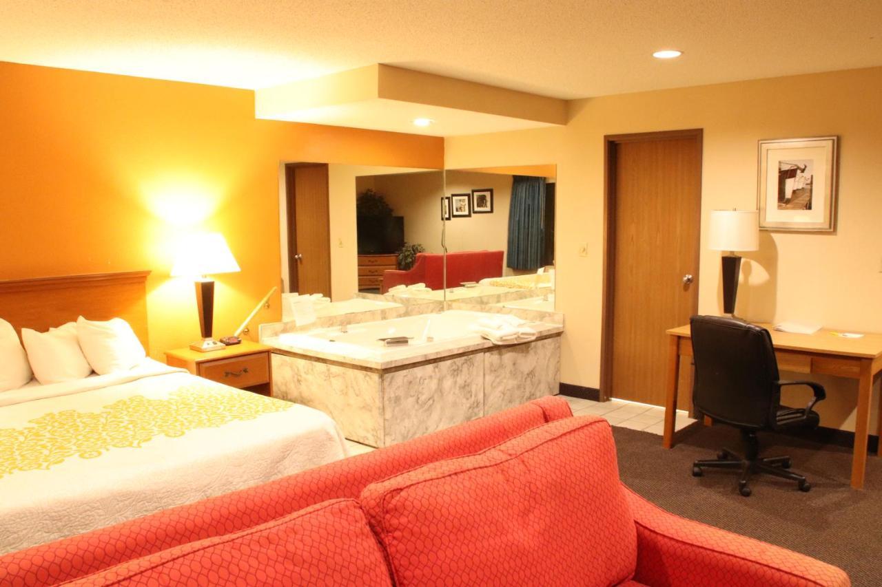 Days Inn By Wyndham Black River Falls - Access To Atv Trail Dış mekan fotoğraf