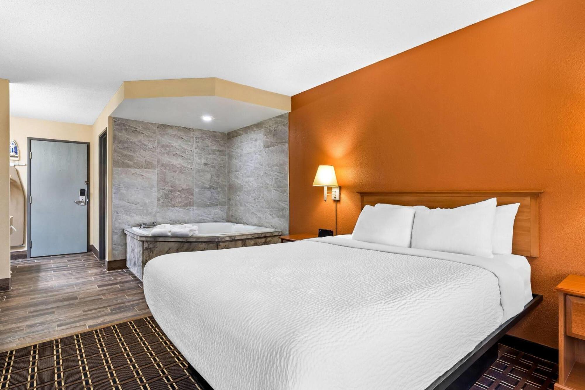 Days Inn By Wyndham Black River Falls - Access To Atv Trail Dış mekan fotoğraf