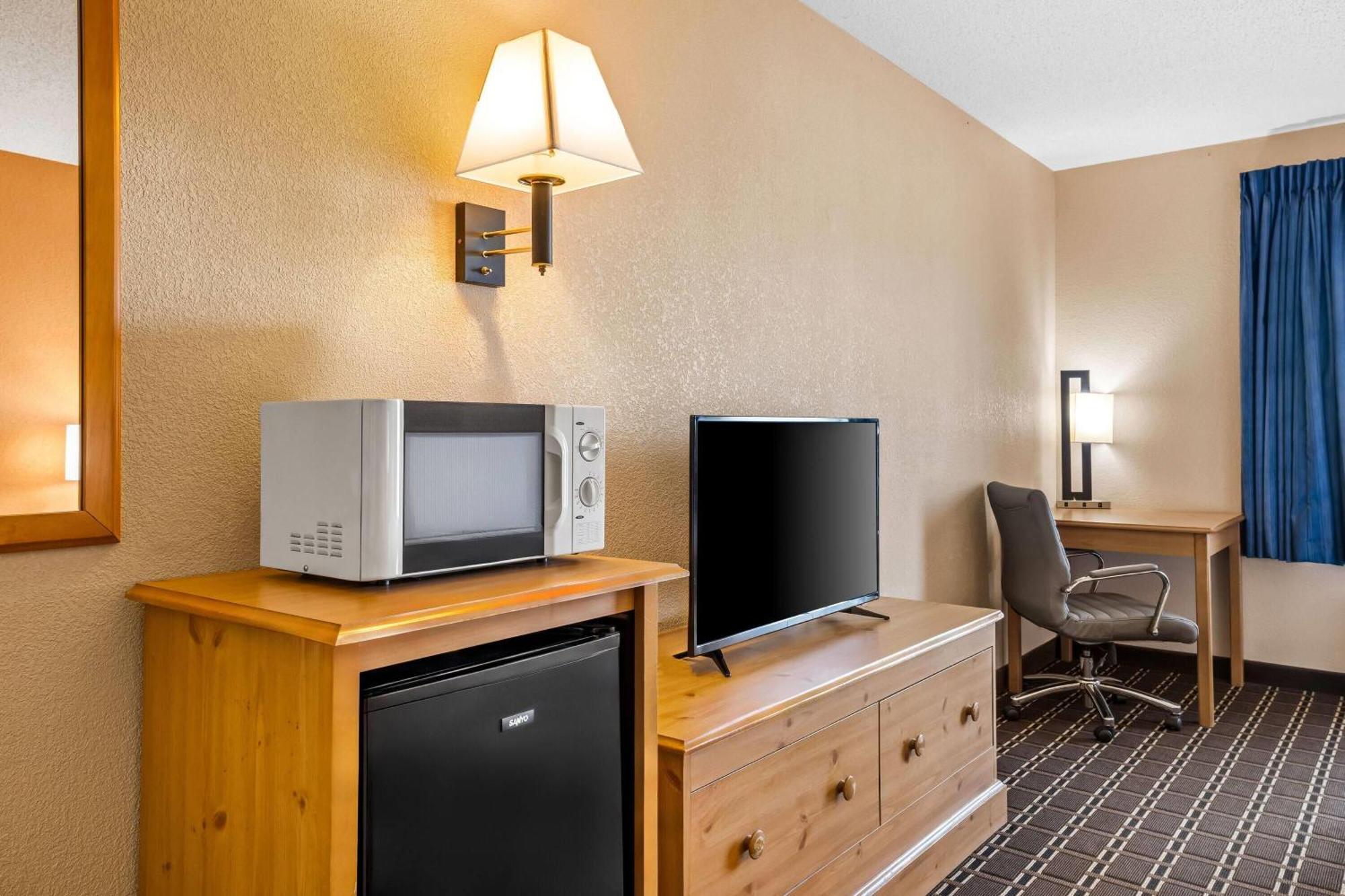Days Inn By Wyndham Black River Falls - Access To Atv Trail Dış mekan fotoğraf