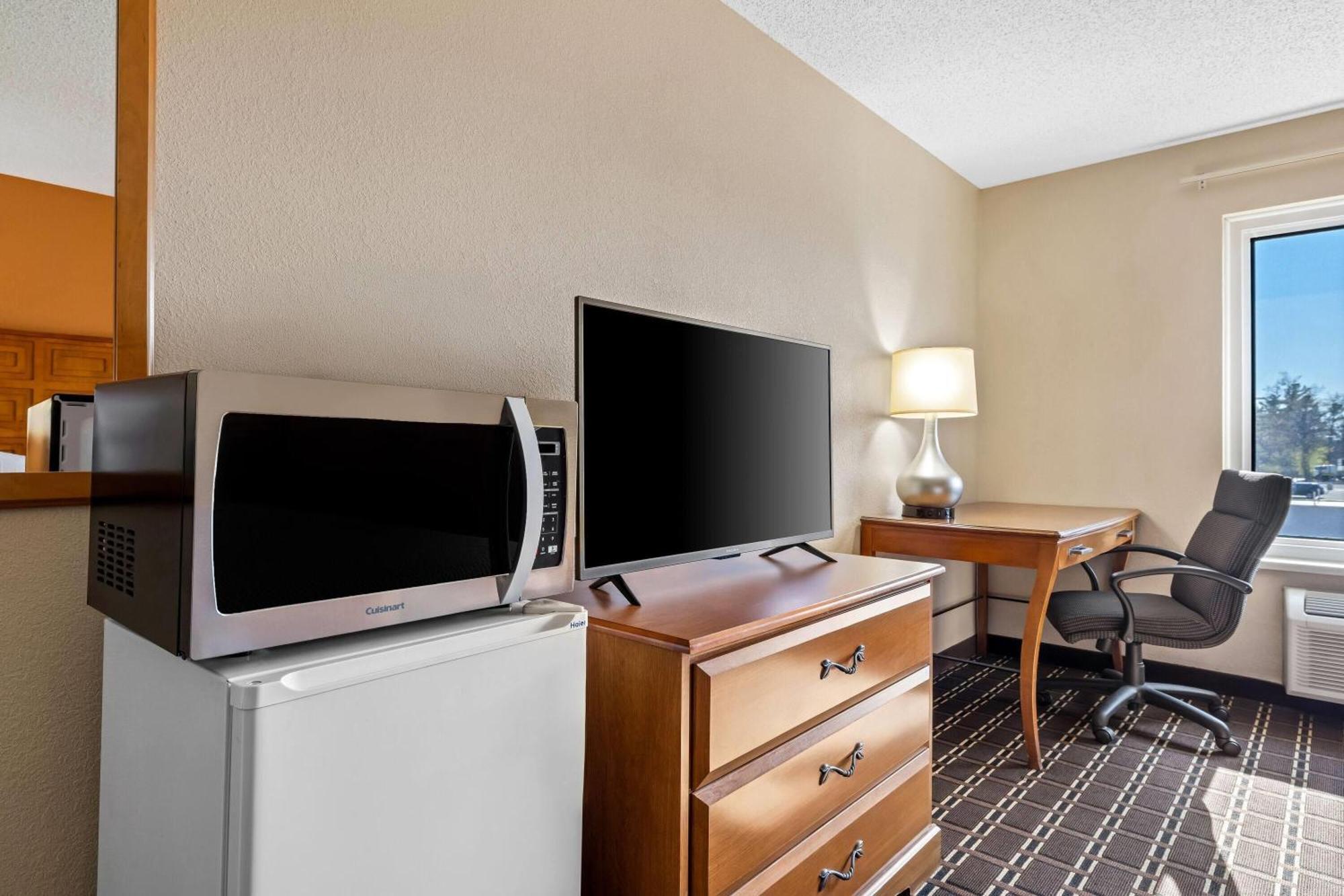 Days Inn By Wyndham Black River Falls - Access To Atv Trail Dış mekan fotoğraf
