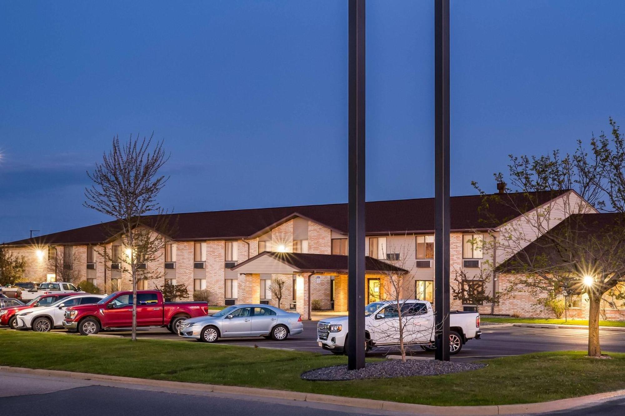Days Inn By Wyndham Black River Falls - Access To Atv Trail Dış mekan fotoğraf