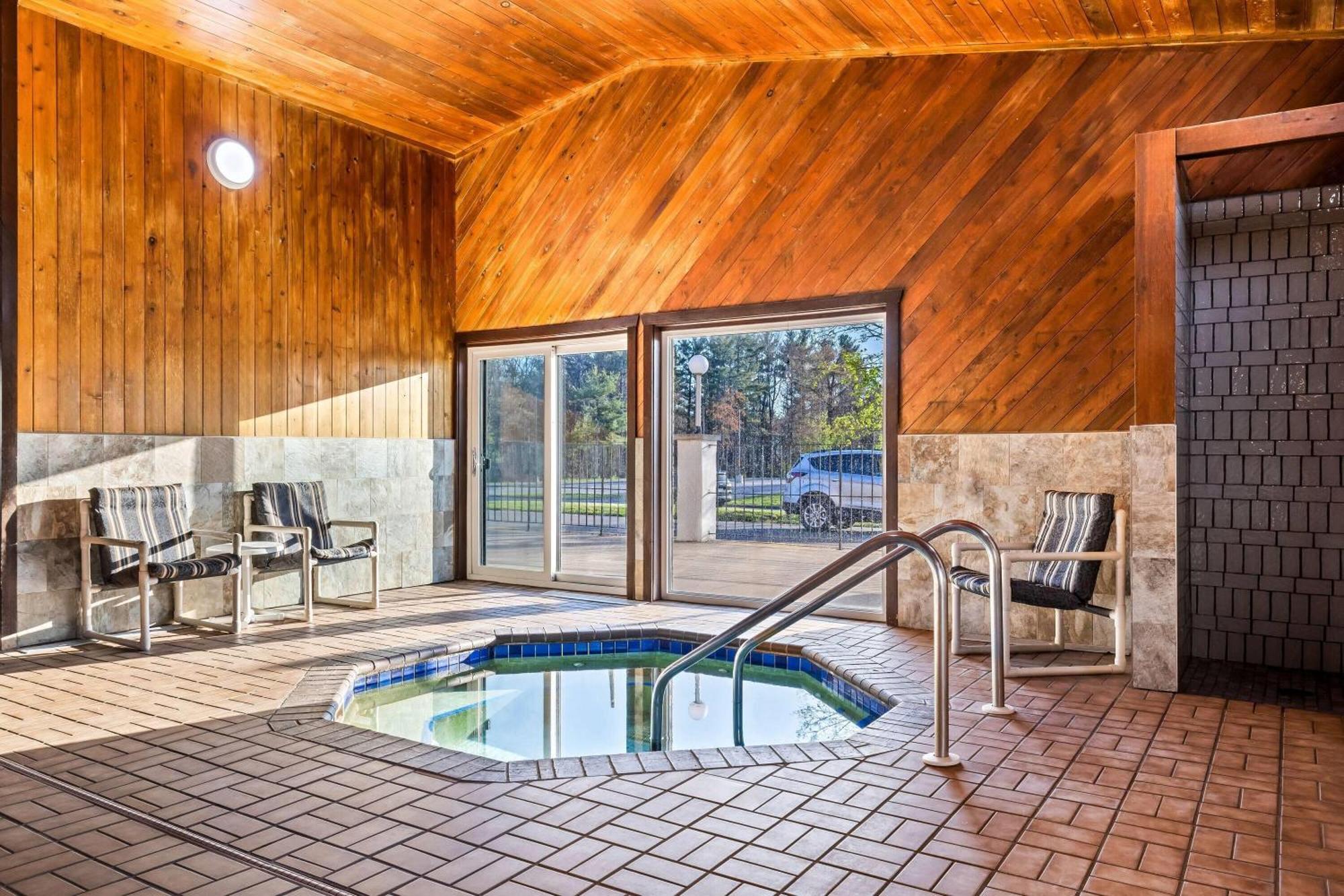 Days Inn By Wyndham Black River Falls - Access To Atv Trail Dış mekan fotoğraf