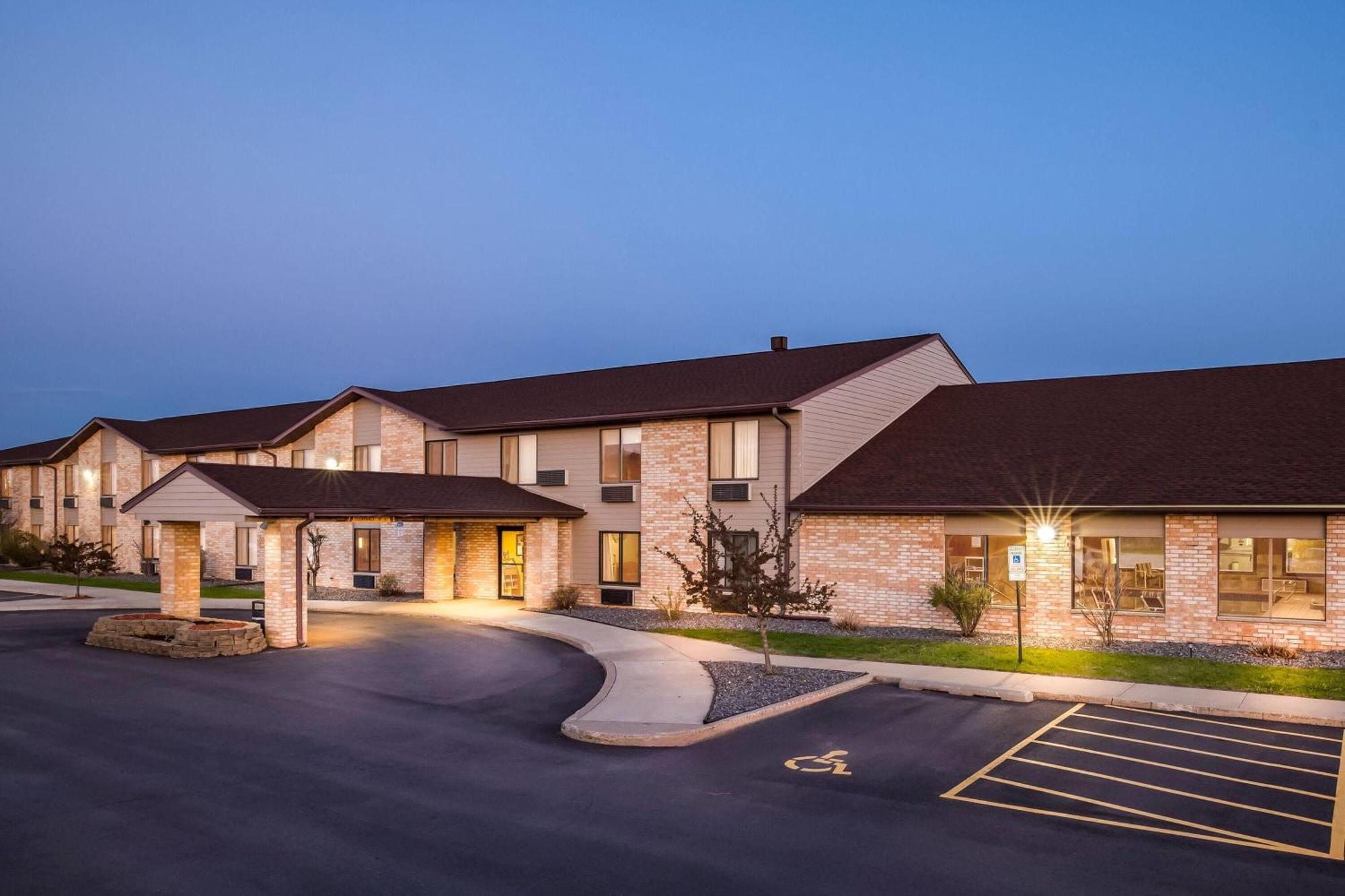 Days Inn By Wyndham Black River Falls - Access To Atv Trail Dış mekan fotoğraf